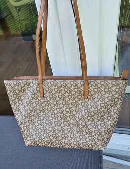 Kabelka DKNY přes rameno