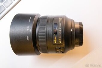 Objektiv Nikon 85 mm f/1,8 AF-S G + UV filtr B+W