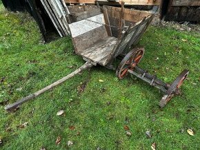 Historicky dvoukolak s loukotovymi koly