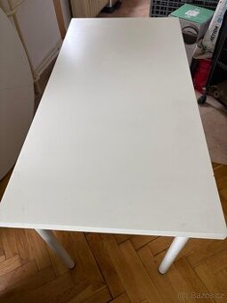 Psací stůl z IKEA