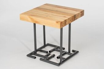 Prodám malý stolek z recyklovaných materiálů