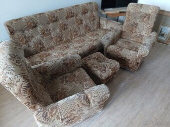 Za odvoz - sedací souprava, šatní skříně, postel