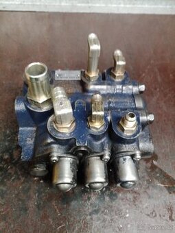 Hydraulický rozvaděč Toyota