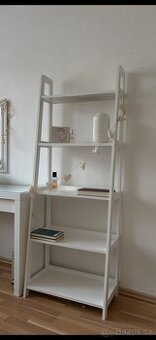 Bílá knihovna/polička Jysk