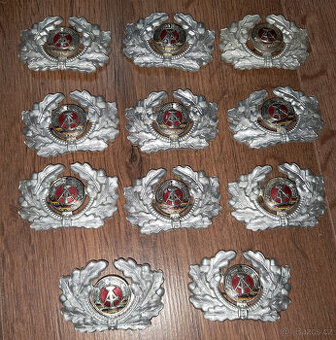 Kokardy, čepicové odznaky NVA, cena za všech 11ks