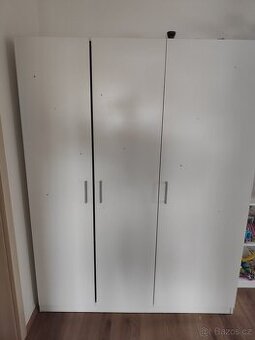 Šatní skříň bílá