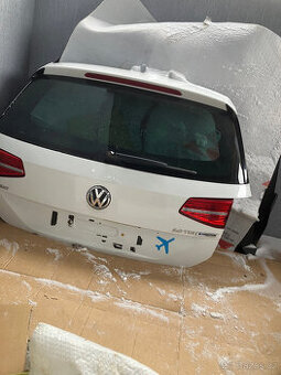 VW Passat B8 víko kufru páté dveře bile sklo