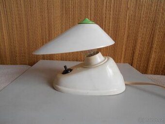 Stará, bakelitová lampička.