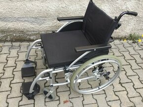 Invalidní vozík mechanický odlehčený