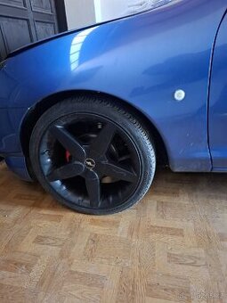 Ford Puma Sháním levý přední blatník