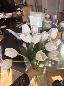 Umělé bílé tulipány , jak nove