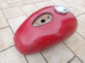 Jawa 250, 350 kyvacka - nadrz