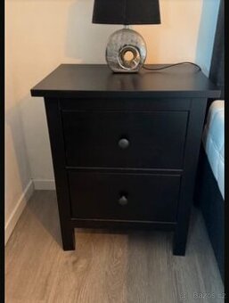 NOČNÍ- ODKLÁDACÍ STOLEK HEMNES