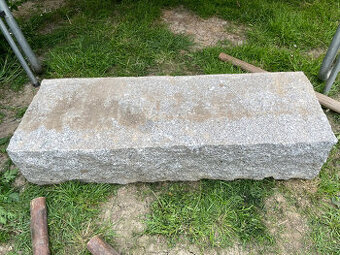 Schodové bloky ze štípané žuly 100x35x18