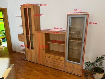 Sestava tří skříní