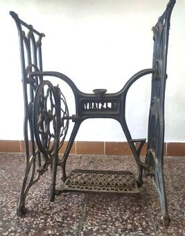 Nabízím rám starého icího stroje BOBBIN firmy R.J. Starý