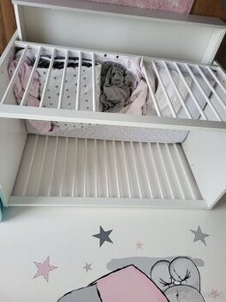 Postýlka s matrací a doplňky
