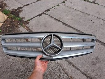 Mercedes benz Maska c klase w204 predfacelift
