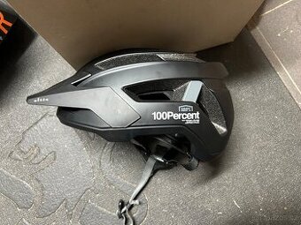 MTB helma 100% Altis