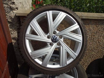 Golf (octavia III) - zánovní zimní alu kola Bergamo 18" ET5