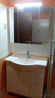 Zrcadlová skřínka, skřínka s umyvadlem