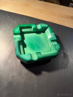 Kubistický popelník z malachitového (Jade) skla