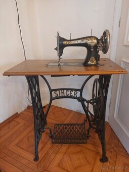 Starožitný šicí stroj Singer