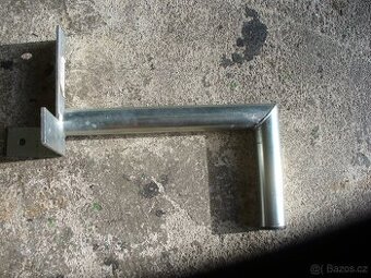 držák pro satelity a antény