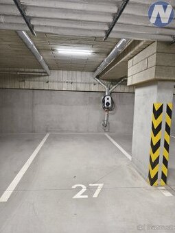 Pronájem garážového stání s vlastní dobíjecí el. stanicí – P