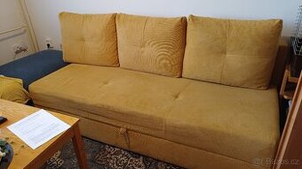 Krásný žlutý gauč