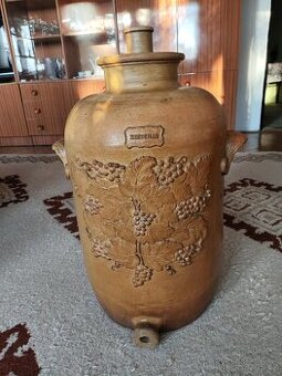 Vzácná hliněná nádoba na víno o objemu cca 60l