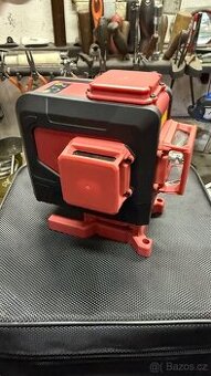 Křížový samonivelační laser Fortum 3D