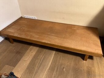 Zdarma starší postel jednolůžko