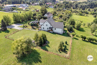 Rodinný dům / usedlost o dvou bytových jednotkách s pozemkem