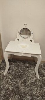 Kosmetický stolek
