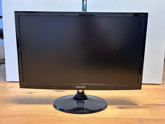 LCD monitor s TV Samsung T24C300EW