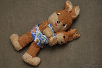 Retro plyšová zaječice s malým zajíčkem