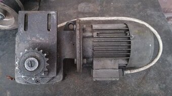 Elektromotory 400 V s převodovkou