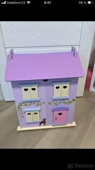 Dreveny domecek pro panenky-