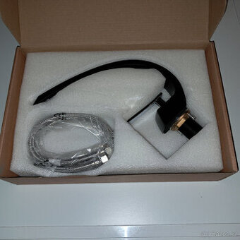 Umyvadlová baterie Auralum černá s pákou v chromu