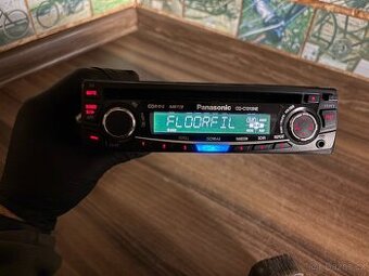 Autorádio Panasonic CQ-C1313NE - zelený display-do veterána
