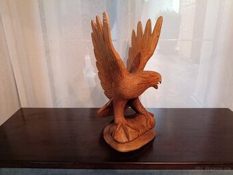 Dřevěný vyřezávaný orel