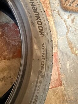 Letní pneu 235/45 R20