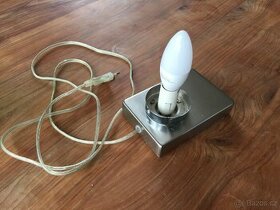 Dotykova lampa bez stinidla