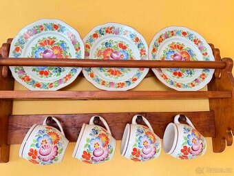 Jídelní talíře a hrníčky z Chodska