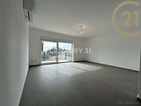 Prodej bytu 3+kk (65 m2) s balkonem, 200 m od moře - Umag, I - 1