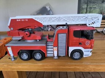 Auto BRUDER