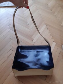 Modrá lakovaná kabelka Pierre Cardin