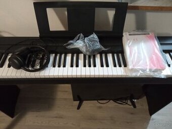 Digitální piano YAMAHA P-45B s stojanem