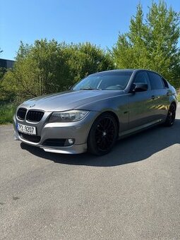 BMW e90, 320i